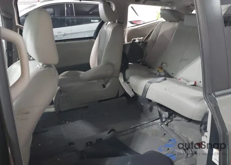 2011 Toyota Sienna Xle V6 Auto Access Seat z USA, uszkodzony, nr VIN 5TDYK3DC1BS059254